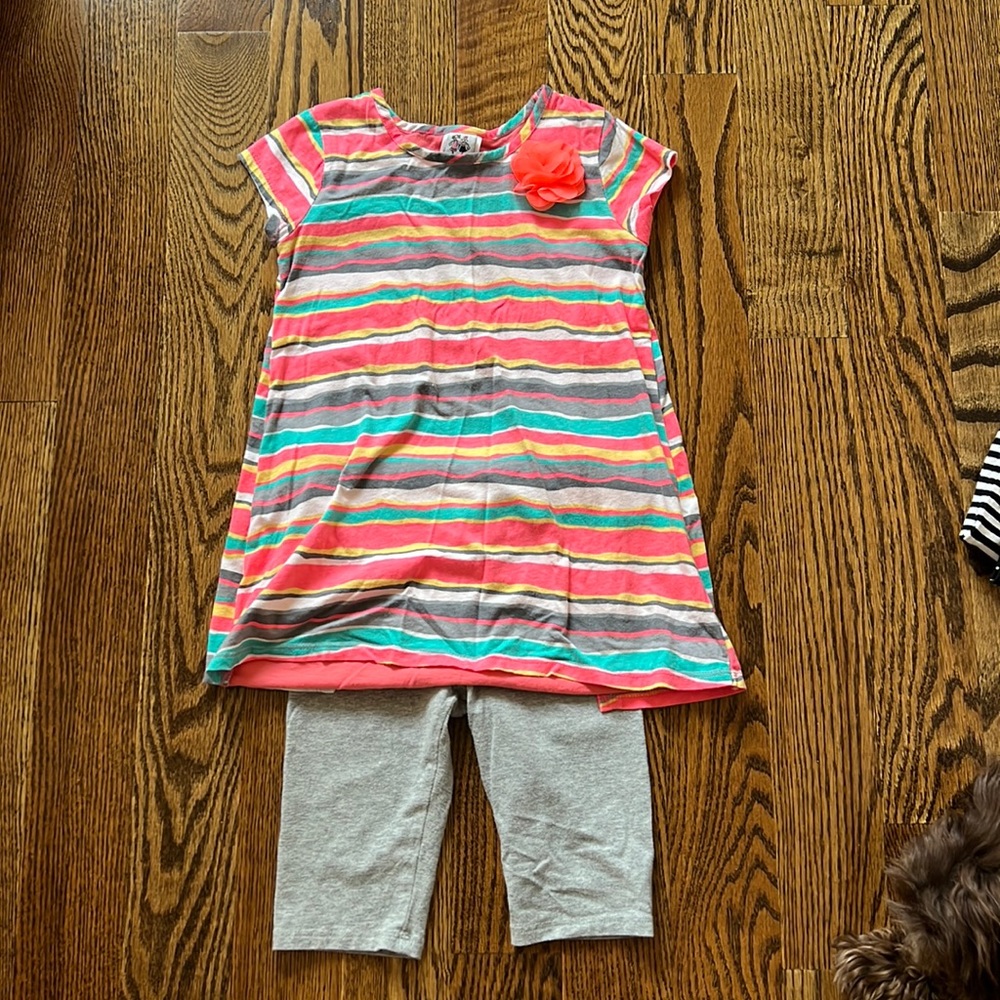 Adorable 2 piece outfit size 7